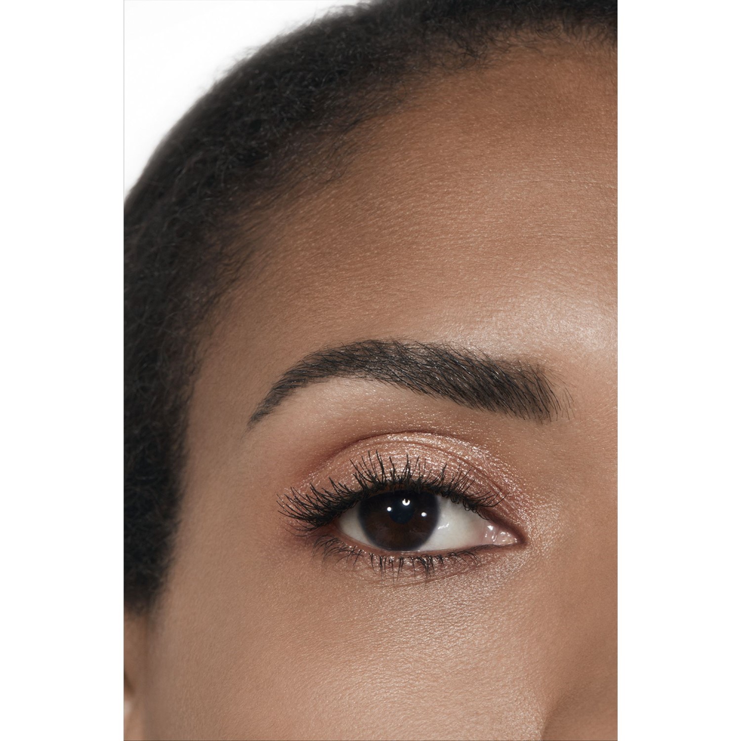 SOMBRA DE OJOS LÍQUIDA DE LARGA DURACIÓN